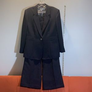 Women’s Navy Blue Lined Business Suit. Size 18